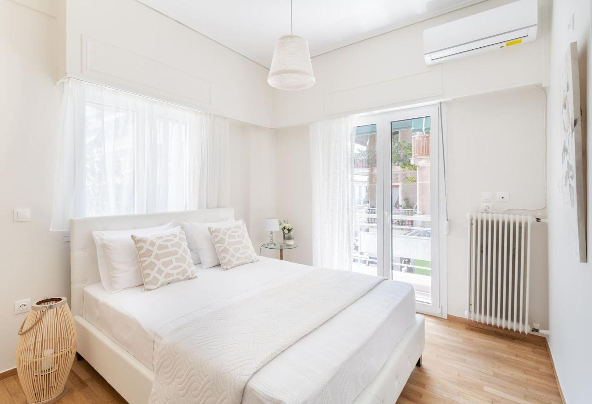 Explore History From A Chic Central Apartment 아테네 외부 사진