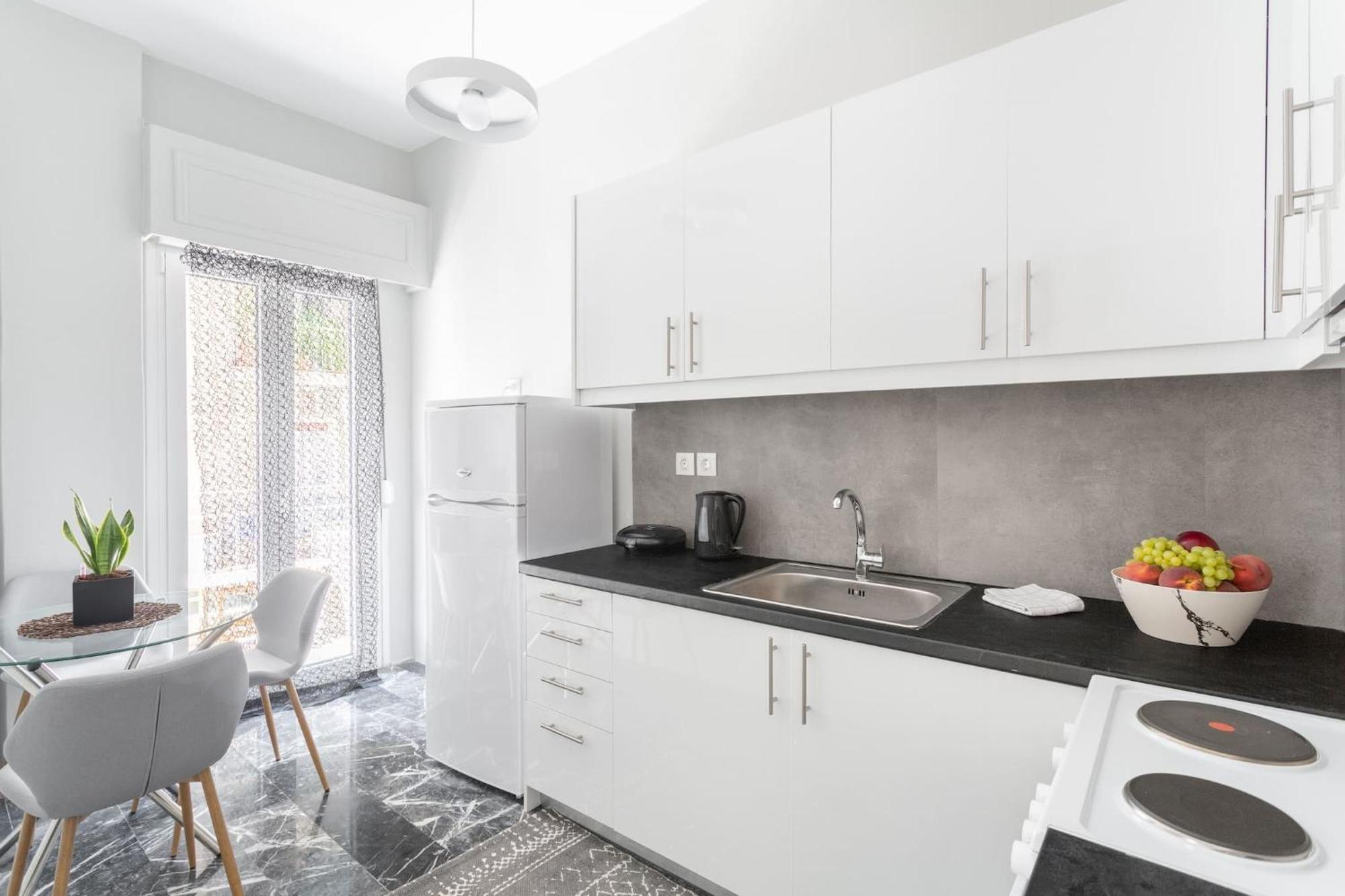 Explore History From A Chic Central Apartment 아테네 외부 사진